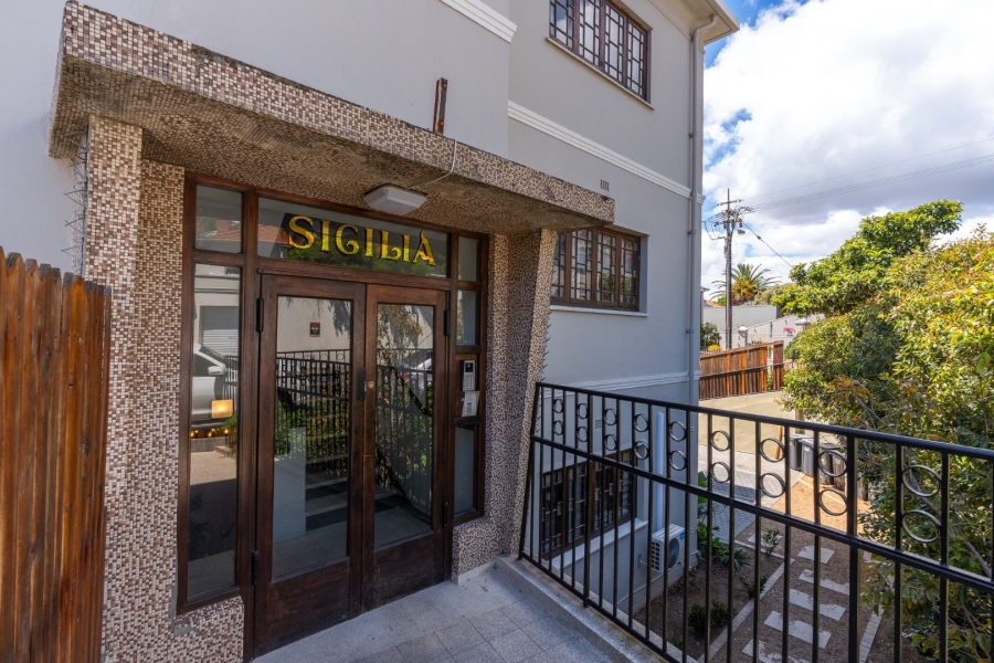 To Let 1 Bedroom Property for Rent in Green Point Western Cape
